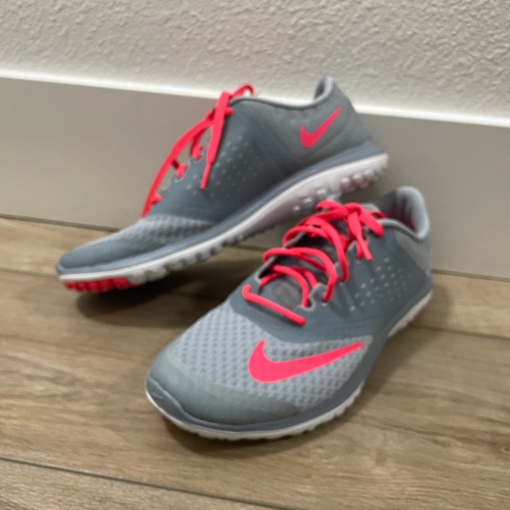 Nike Women's Athletic Shoes in Gray and Pink
